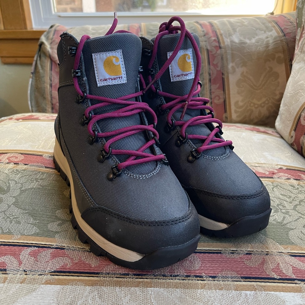 Carhartt Women's Gilmore 6 Inch Soft Toe Waterproof Hiker. Size 9 Women 
N8-09